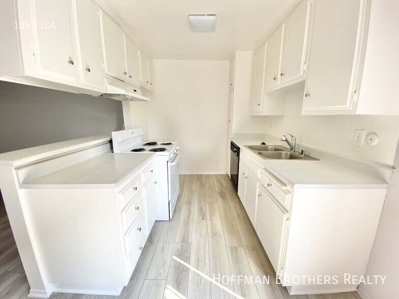 Building Photo - 3337 S Canfield Ave