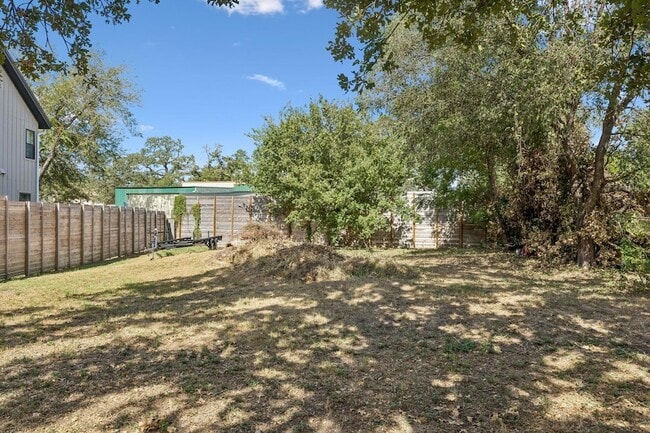 Building Photo - 1106 Minnie Dr