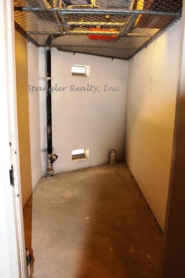Building Photo - 553 Laguna Dr