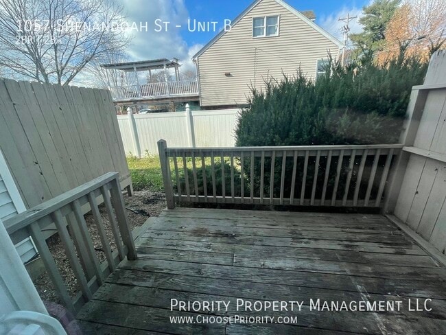 Building Photo - 2 Bedroom, 1.5 Bathroom Townhome in Harris...