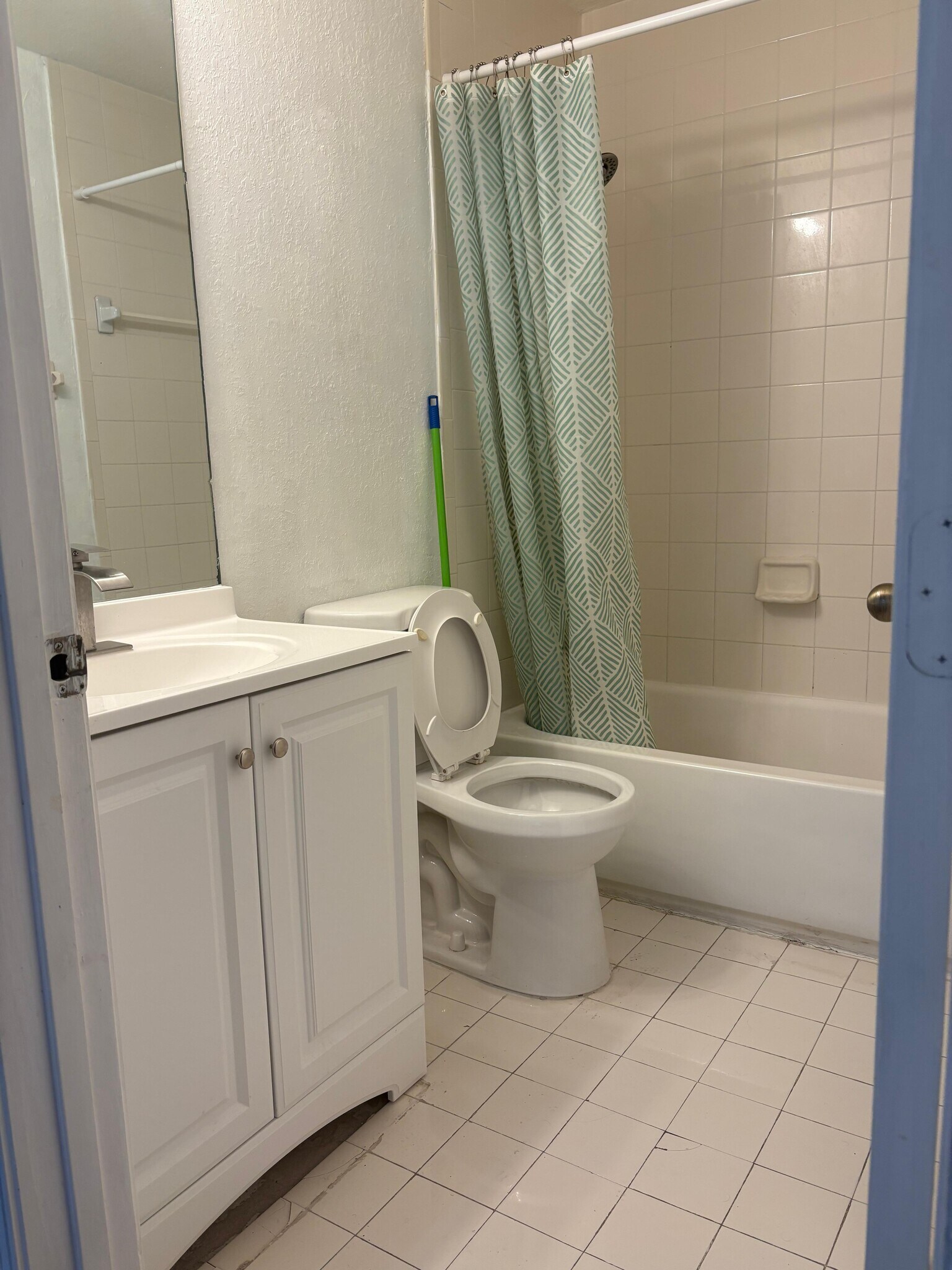 Building Photo - 2615 SE 14th Ave