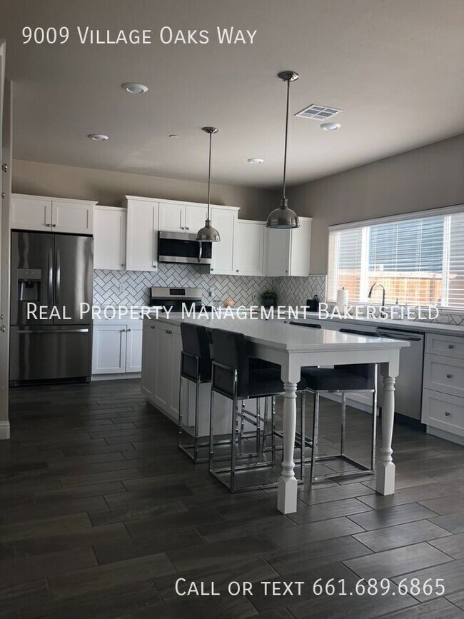 Building Photo - 9009 Village Oaks Way