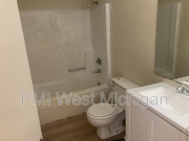 Building Photo - 6059 In the Pines Dr SE