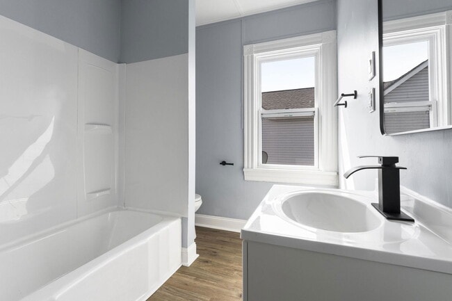 Building Photo - 2721 Cobden St