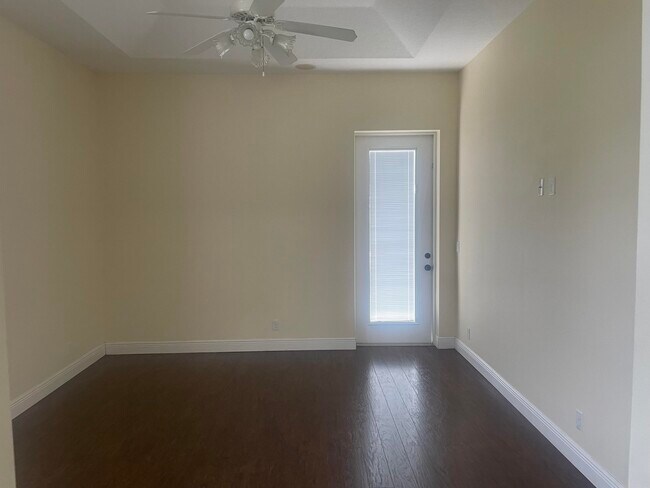 Building Photo - 2643 SW Harem Cir