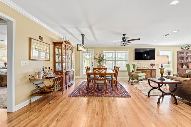 Building Photo - 304 Squirrel Hollow