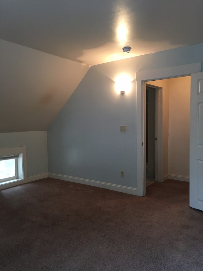 Building Photo - 228 B St