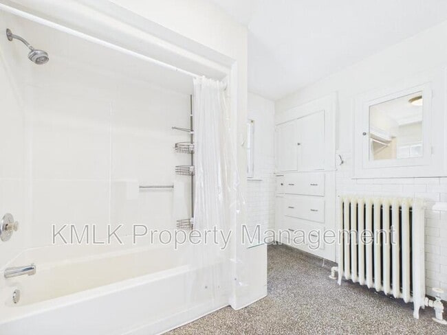 Building Photo - 137 Conger Ave