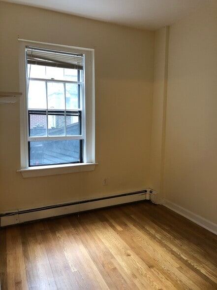 Building Photo - 28 Phillips St