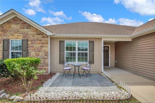 Building Photo - 672 Hogart St