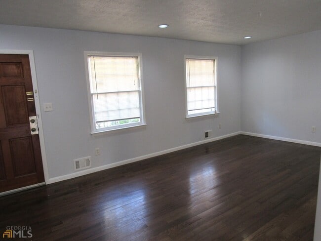 Building Photo - 8337 Holly Dr