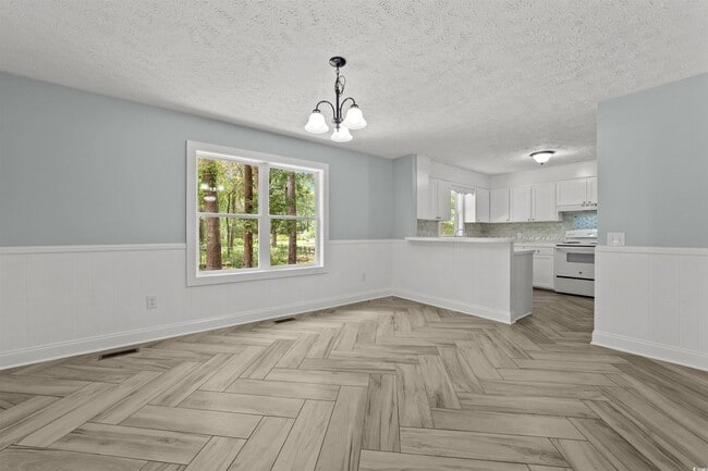 Building Photo - 1401 Twin Oaks Dr