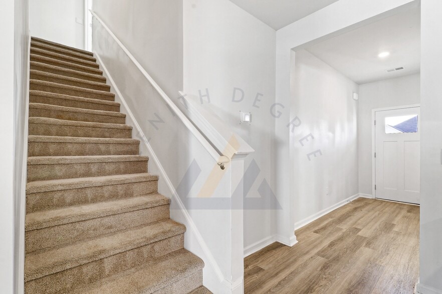 Building Photo - 120 Hiatus Ct