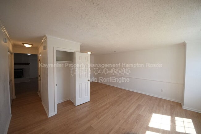 Building Photo - 701 Nottaway Dr