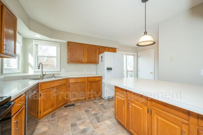 Building Photo - 6943 Brookview Dr