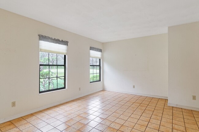 Building Photo - Escape to Your Private Paradise!