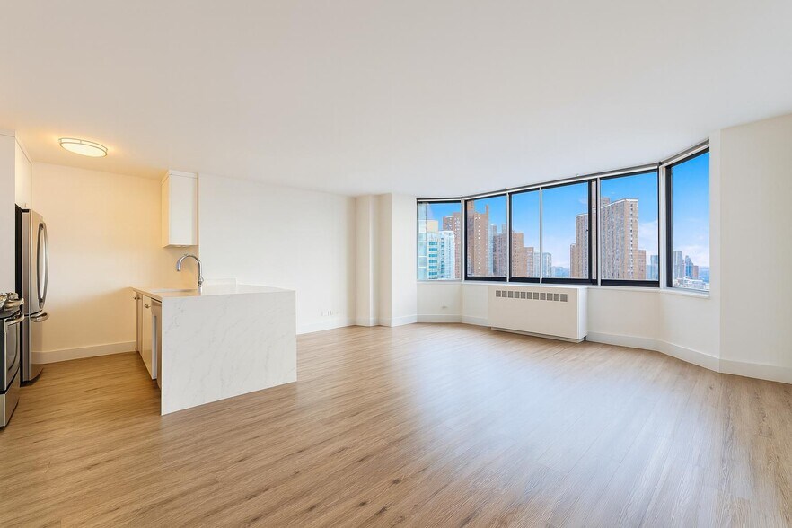 Building Photo - 1735 York Ave