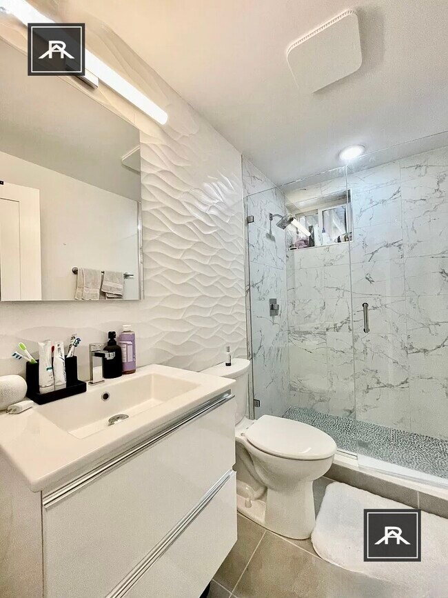 Building Photo - 5 Strathmore Rd