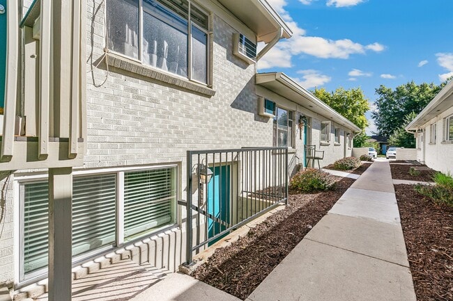 1025 Ammons Street Lakewood CO-print-005-021-5-3960x2640-300dpi - THE ELMS APARTMENTS