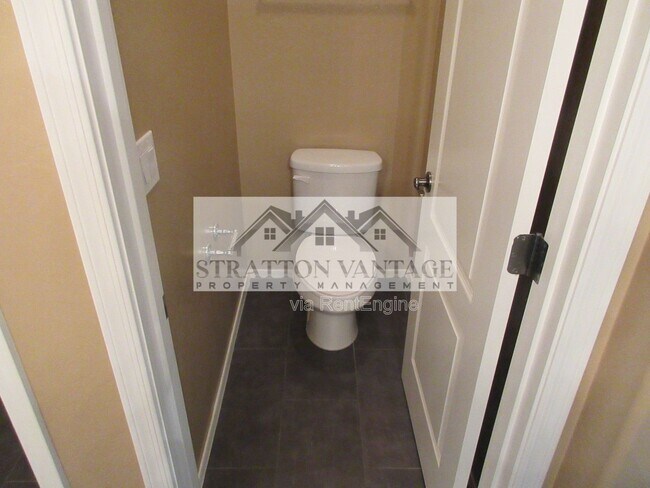 Building Photo - 2741 S Equestrian Dr