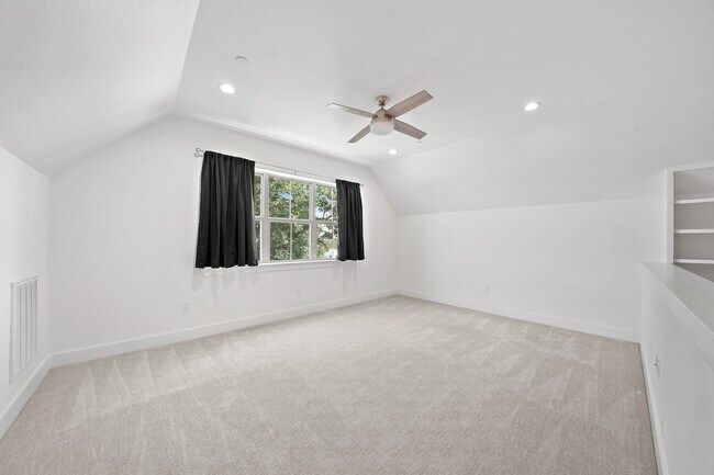 Building Photo - 5341 Larkin St