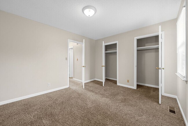 Building Photo - End Unit Ready for You to Call Home