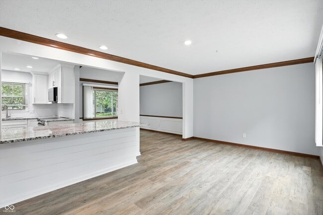 Building Photo - 781 Dayton Dr