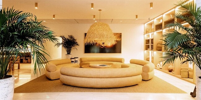 Building Photo - 221 SW 1st Ave