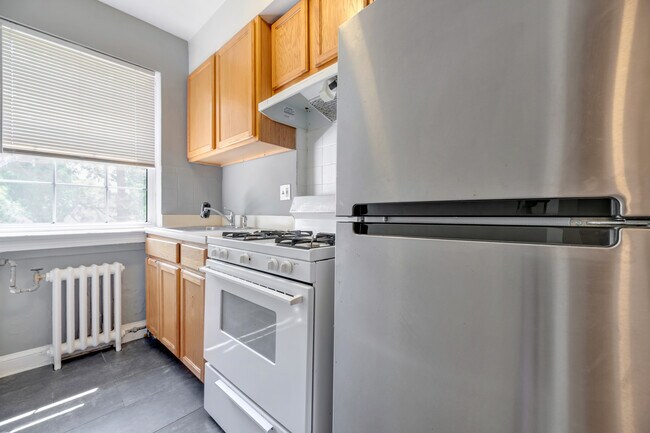 Building Photo - 1800 Shepherd St NE