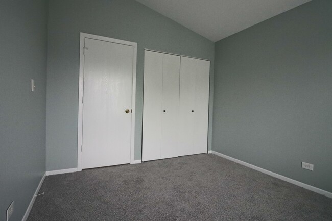 Building Photo - 1520 Commodore Ln