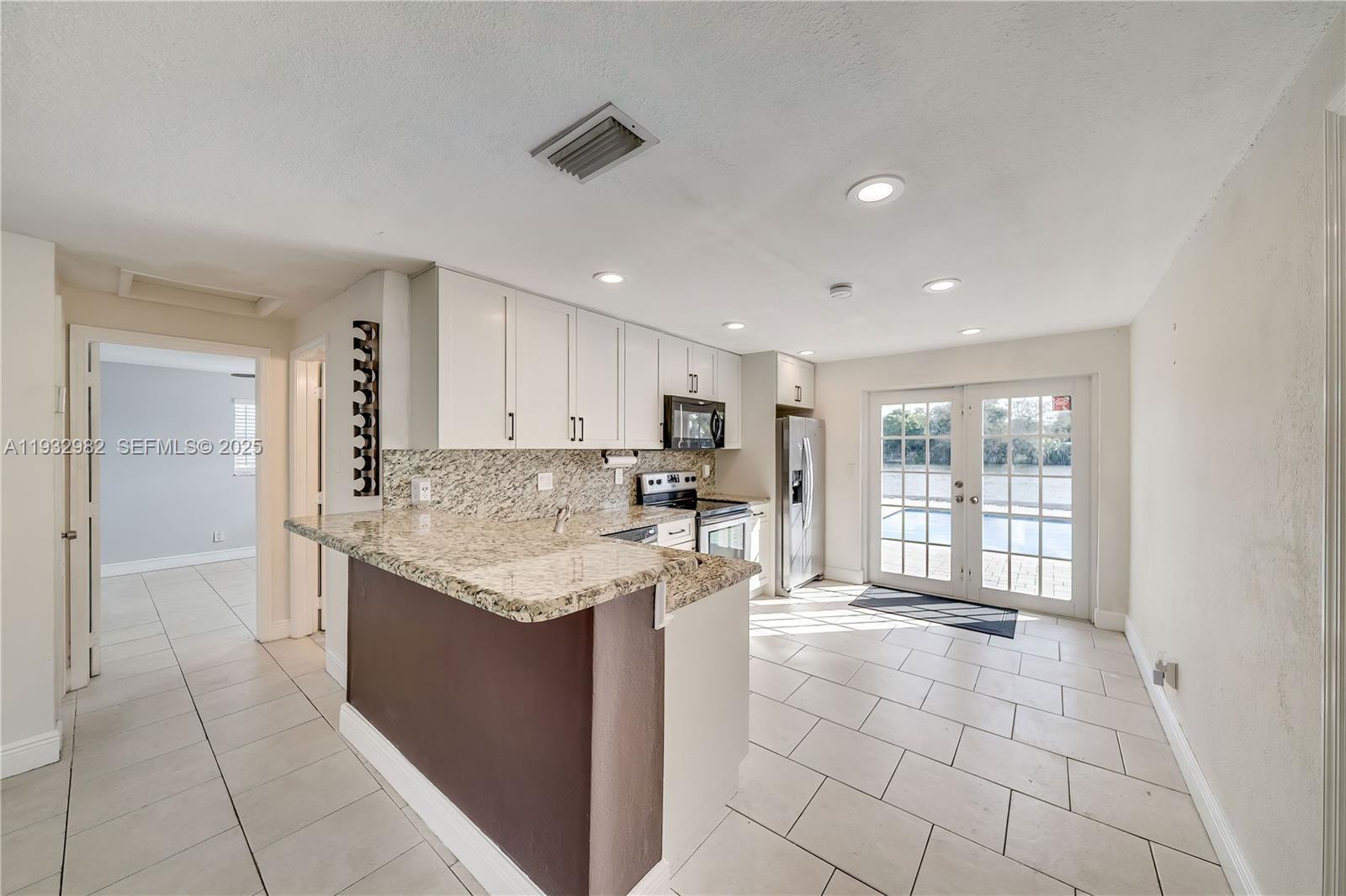 Building Photo - 5900 N Farragut Dr