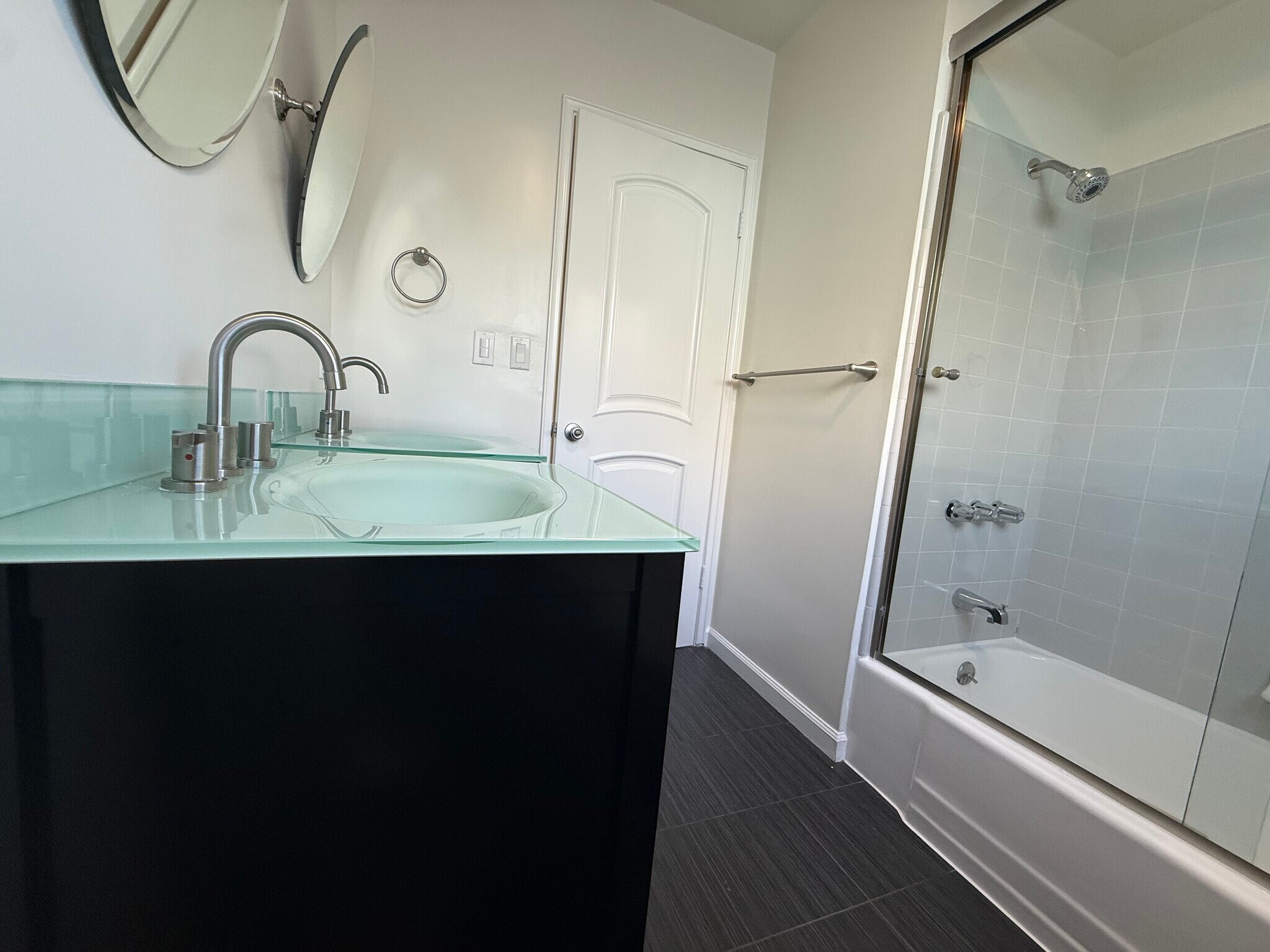 Building Photo - 9344 Valjean Ave