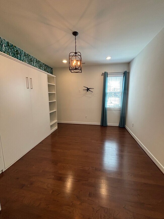 Building Photo - 4816 Village Walk