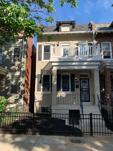 Front Porch - 1116 Staples St NE
