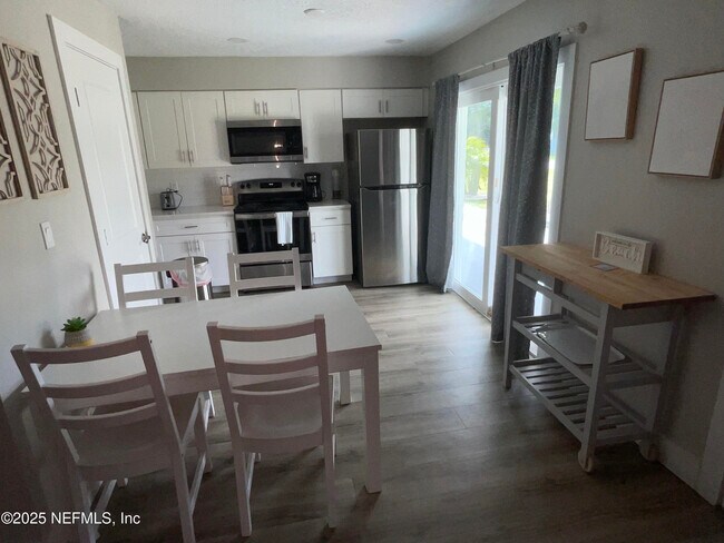 Building Photo - 318 Arricola Ave