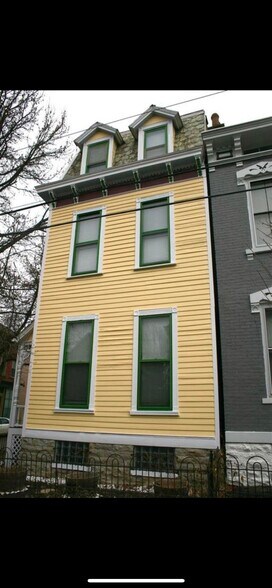 Willard St front of the house - 802 Willard St