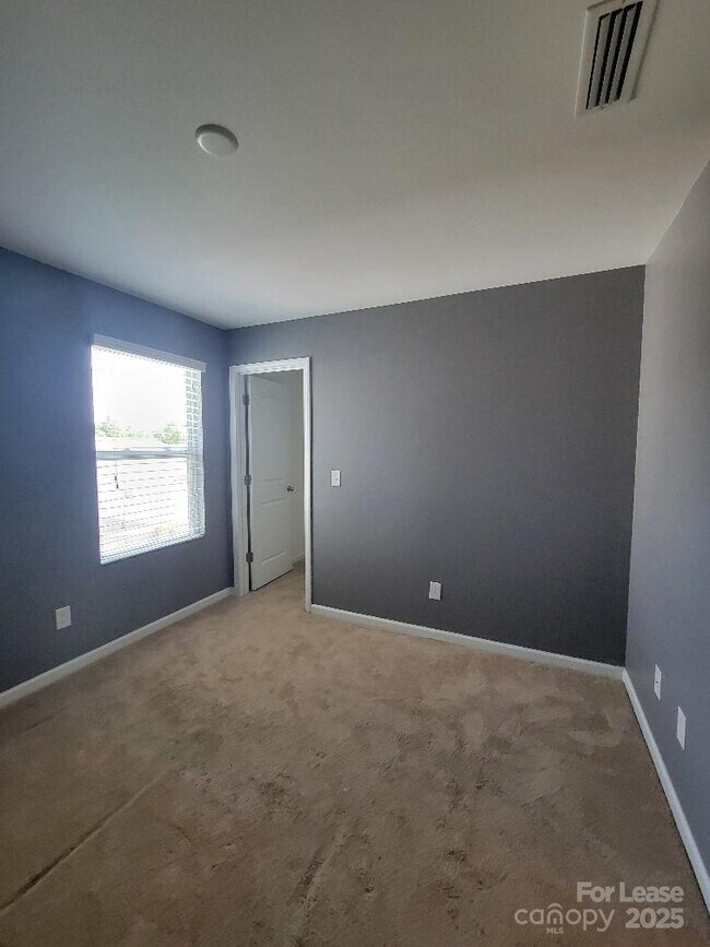 Building Photo - 1349 Haestad Ct