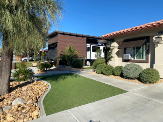 Building Photo - 3 Vía Ventana