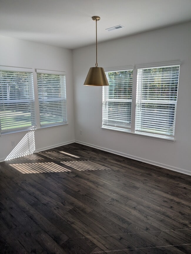 Building Photo - NEW 3bd/3bth Ranch -Golf Course View- OCTO...