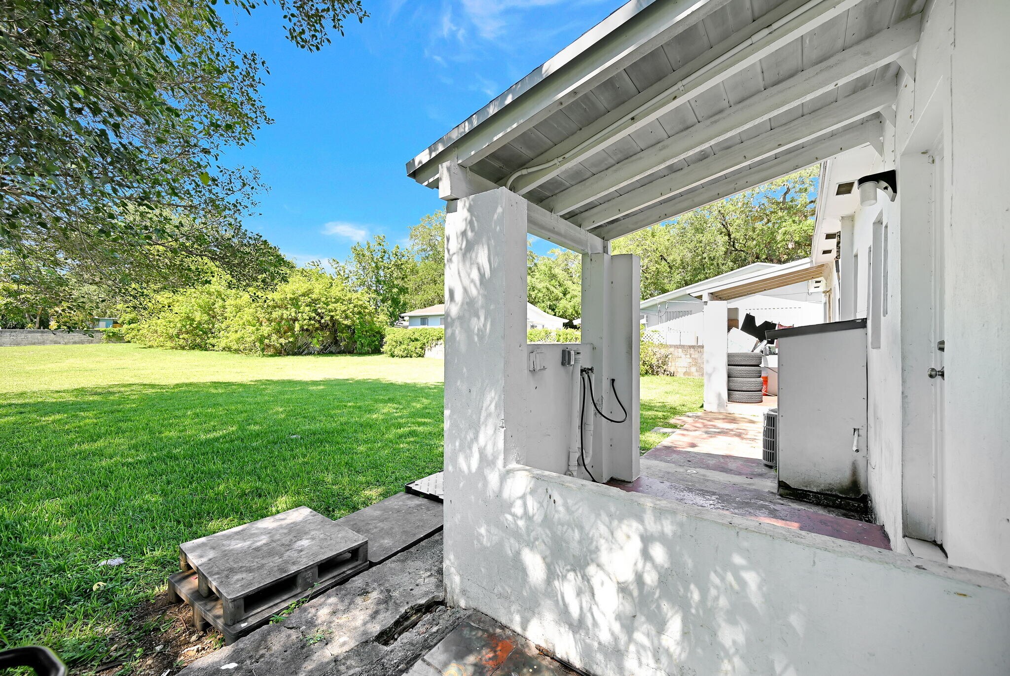 Building Photo - 555 NW 90th St