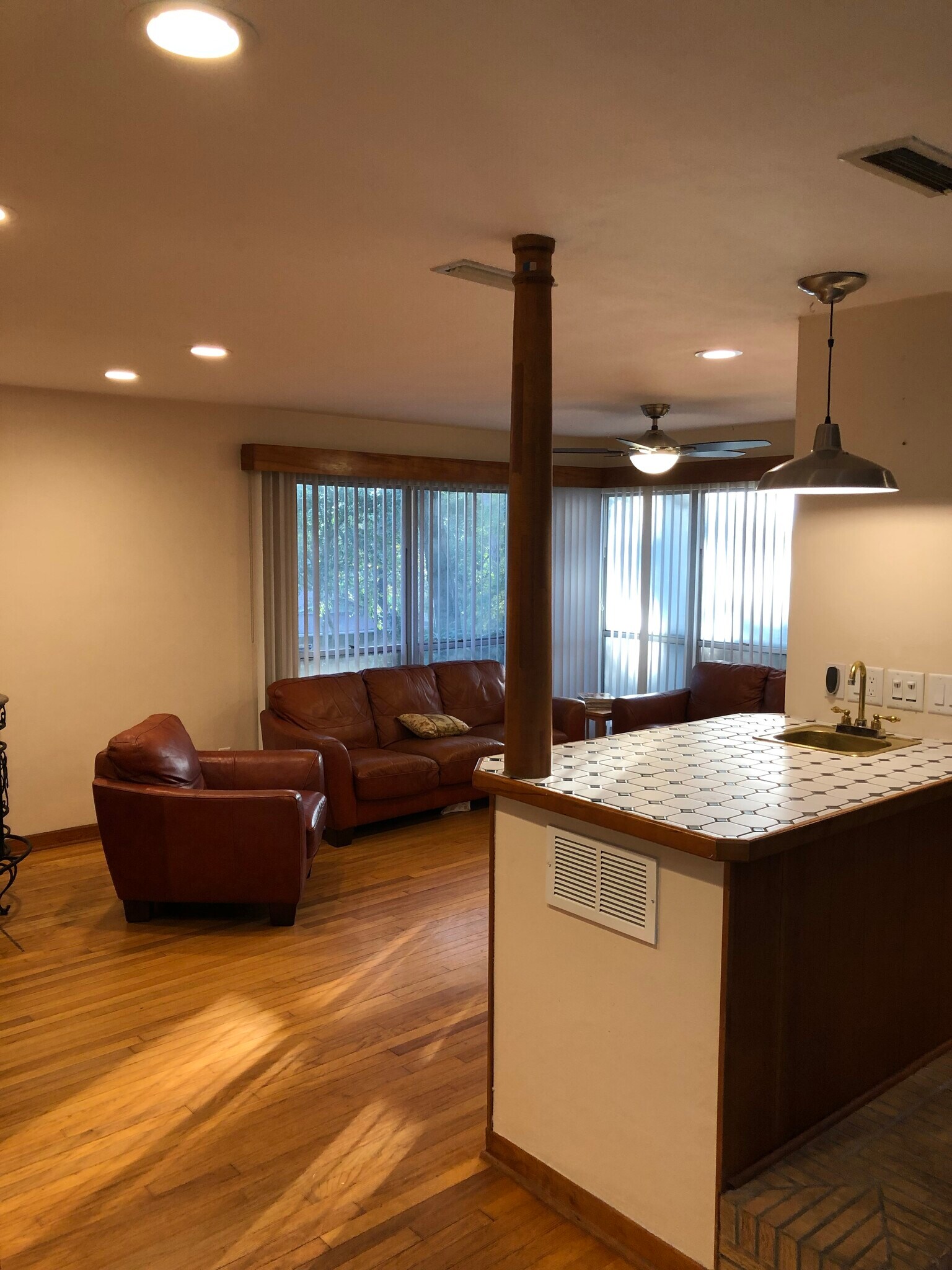 living room area with wet bar - 2842 SW 1 Ave