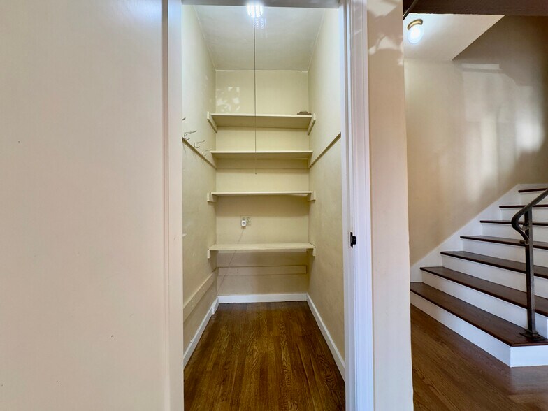 Building Photo - 1645 Scenic Ave