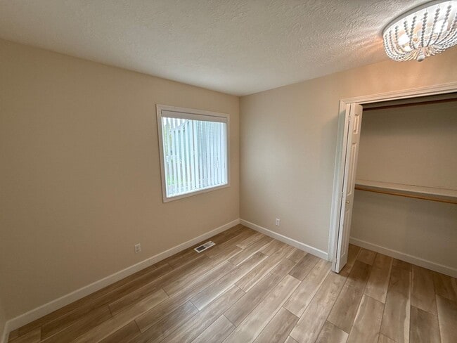 Building Photo - 5512 Murray St SE