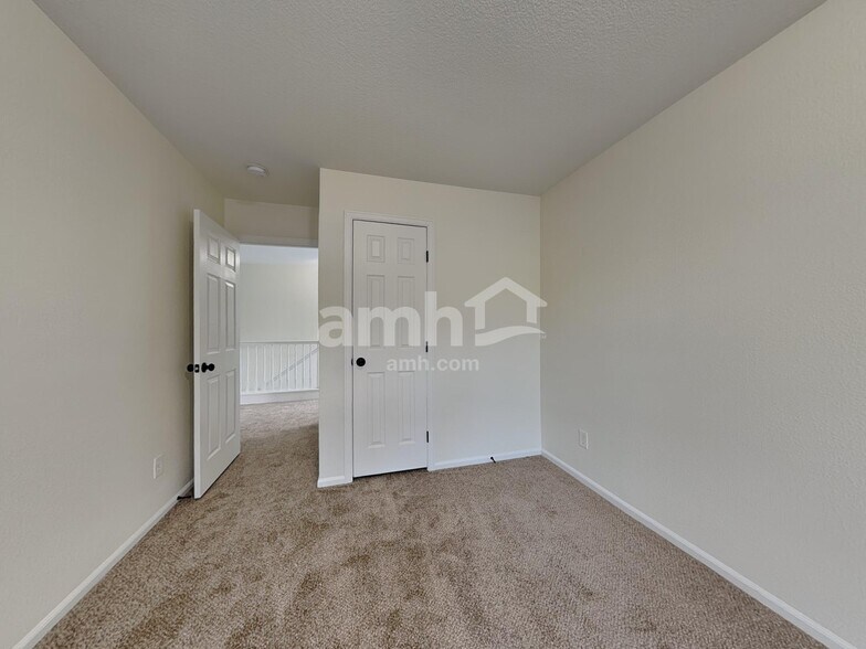 Building Photo - 9762 Chambers Dr