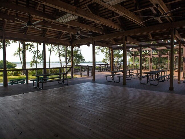 Building Photo - 3630 Vine Trl