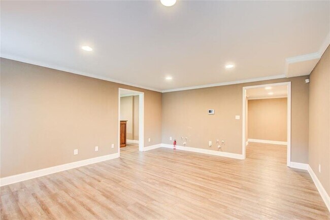 Building Photo - 3040 Stone Rd