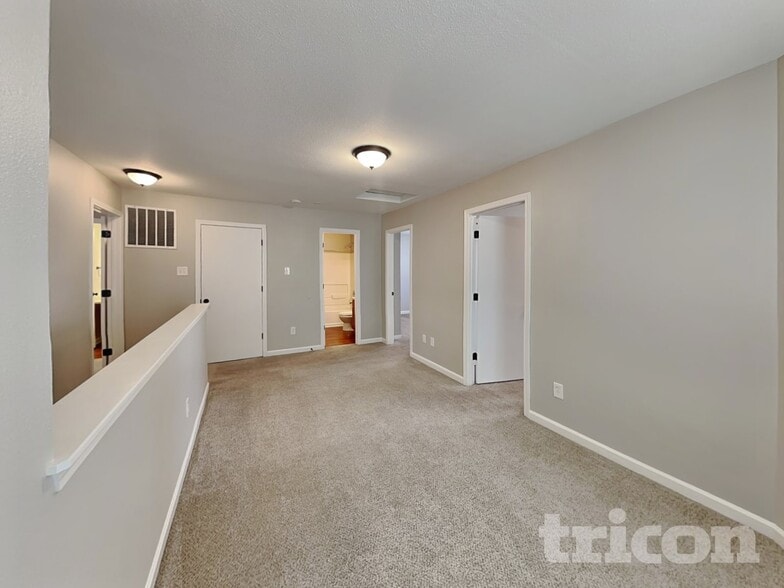 Building Photo - 947 Littleton Dr