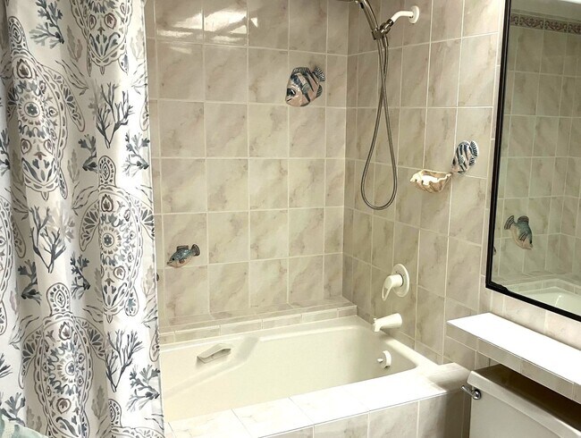 Building Photo - Commodore Condo Hawaii Kai