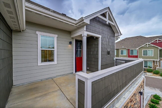 Building Photo - $2,050- 2 Bed,1 Bath, Updated townhome in ...