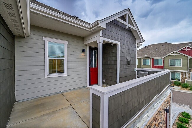 Building Photo - $2,250 - 2 Bed,1 Bath, Updated townhome in...